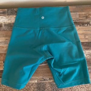 Wunder Train High Rise Short 8”